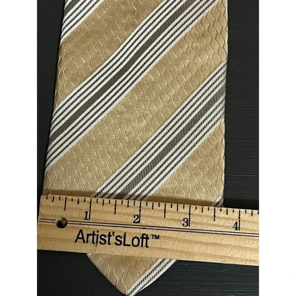 Giorgio Armani Silk Tie Men Gold‎ Beige Shinny Stripe Pattern Made in Italy